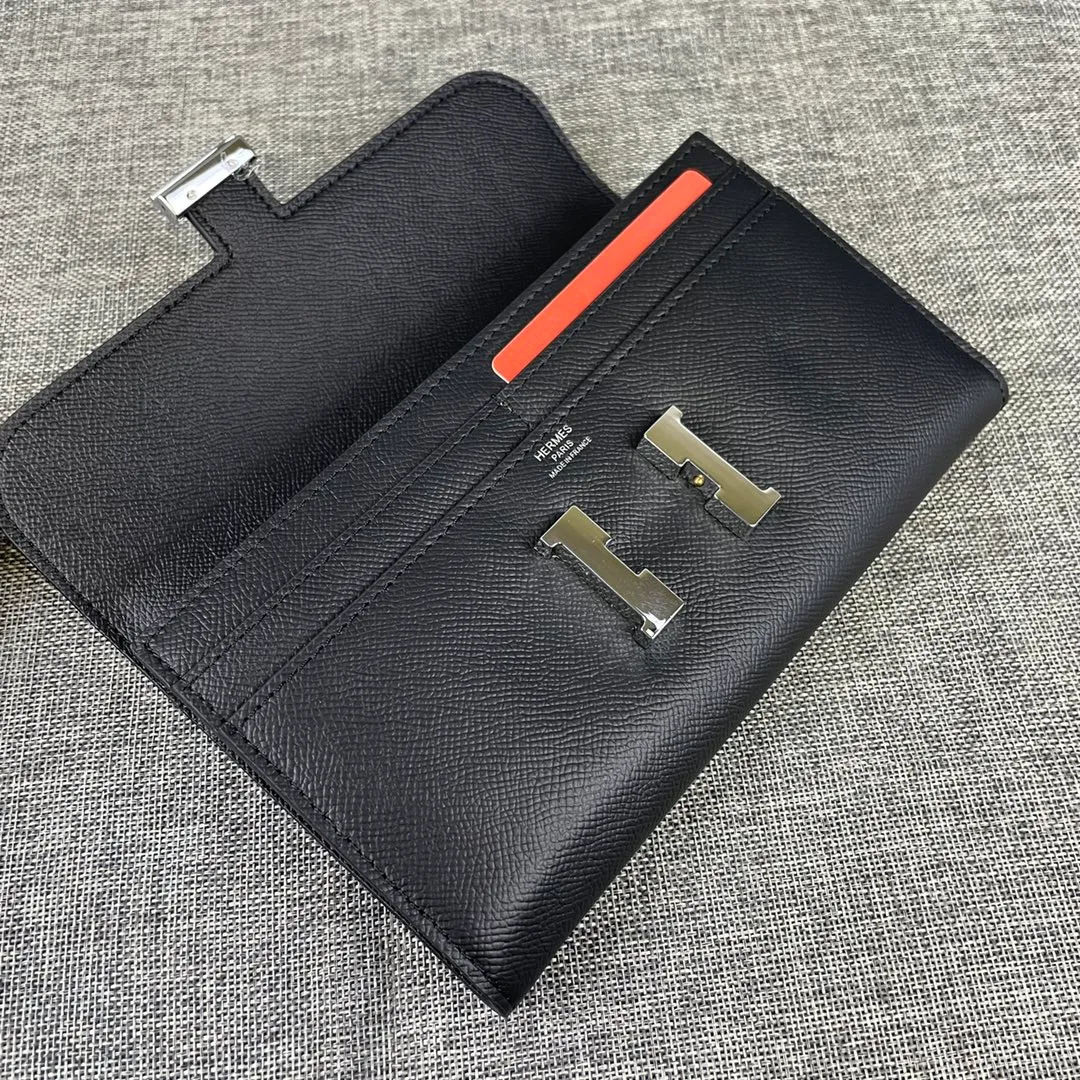 Hermes Constance original order p290💰 Model: 539 palm print silver buckle size: 22*11cm Hermes🇫🇷overseas🇫🇷 imported cowhide, soft and comfortable to the touch. Counter version, OEM code inside, original replica with gold hardware, exquisite and elegant, oil edge is straight and smooth🎈There are two large note slots, a zipper pocket, and 12 card slots🚚