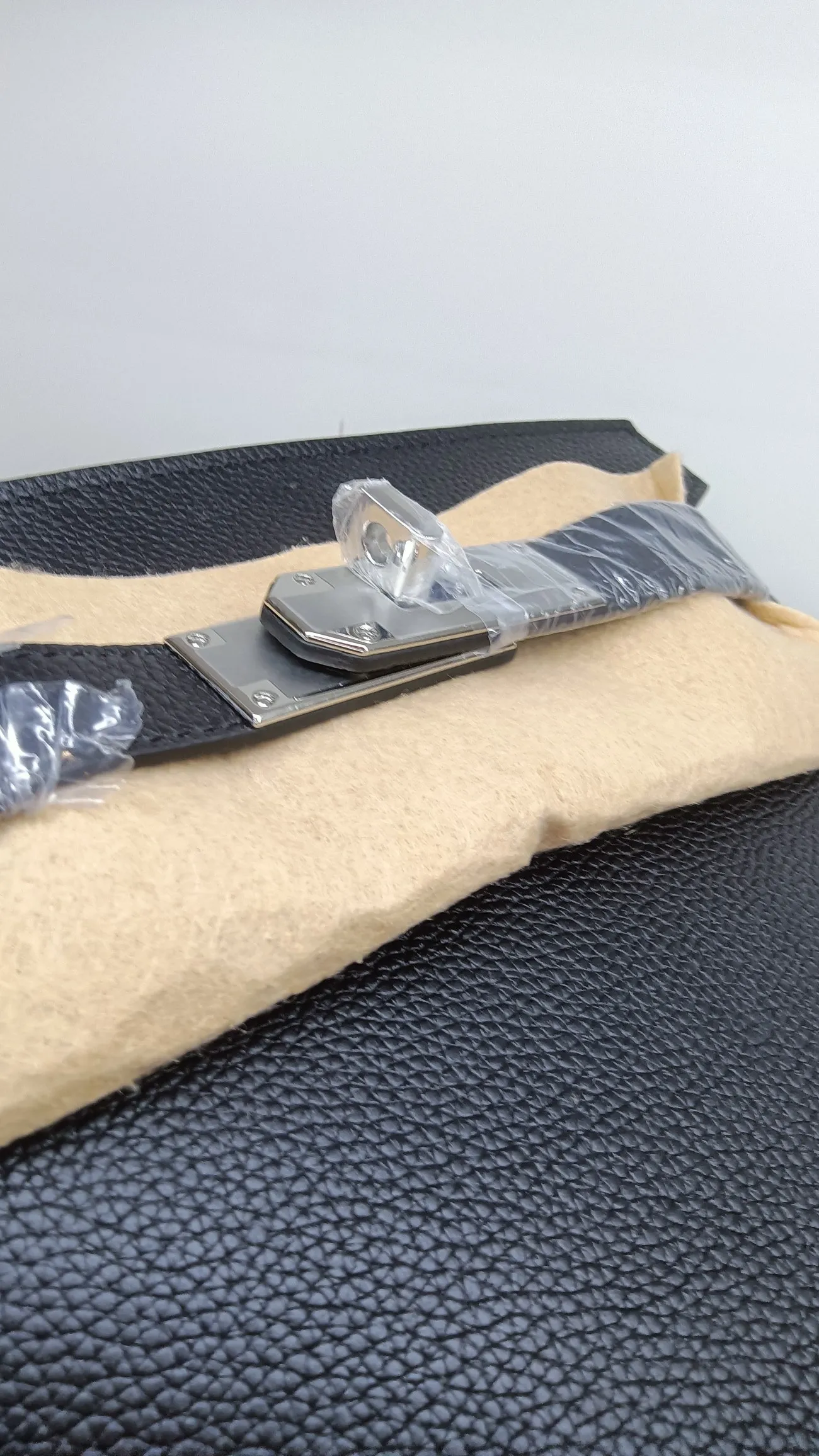 1080💰Original tog0 cowhide chest bag with silver buckle hardware shipped, size: 17.5×8×26cm