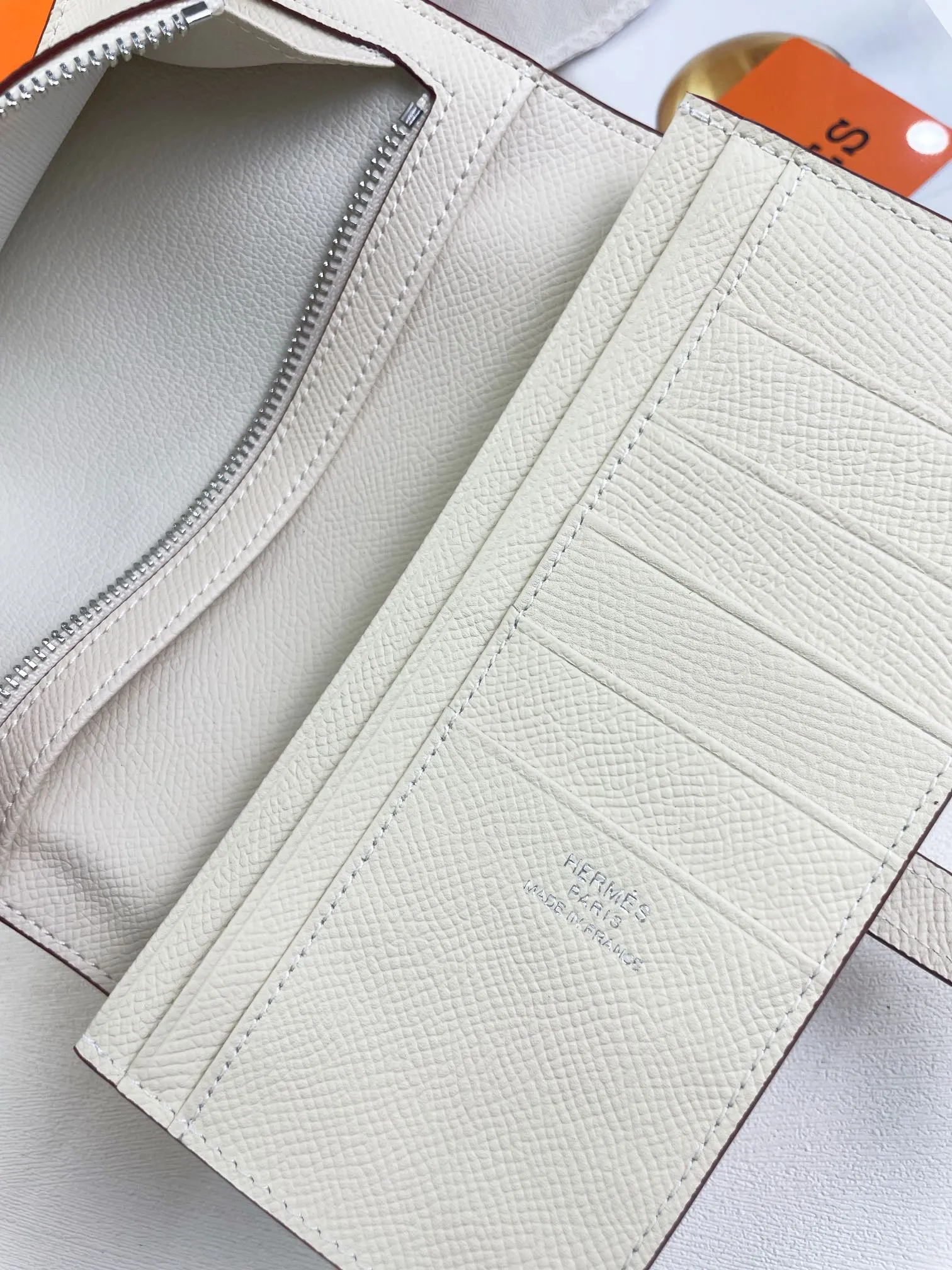 HERMES new model 💰280 New H Passant Toutenmainte Epsom calfskin long wallet Model: 953 - Sheath "H passant" opening and closing - Zippered coin purse - Pocket with original OEM code inside - Metal texture: palladium plated Dimensions: Length 17.5 × Width 9 cm