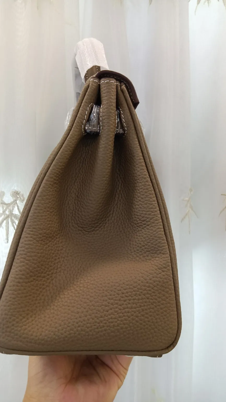 760💰, Kelly bag💥Hermès🐴🐴🏇🏇🚴🏻🚴🏻Horse cart/Hermes💥Official classic production💋💋Original quality coming👉Made of imported pebbled cowhide leather👑 Equipped with pure 24k hardware💎Excellent workmanship👏👏Legendary slow work and meticulous work💓Real pictures taken💓There is no best, only better [smile], size 28cm×20cm×9cm