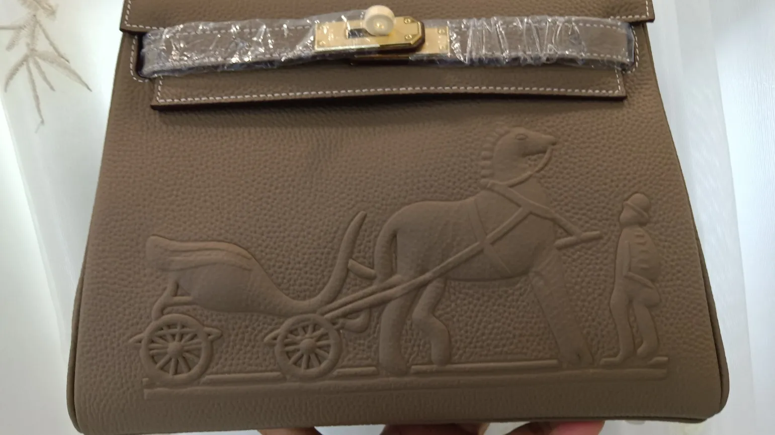 760💰, Kelly bag💥Hermès🐴🐴🏇🏇🚴🏻🚴🏻Horse cart/Hermes💥Official classic production💋💋Original quality coming👉Made of imported pebbled cowhide leather👑 Equipped with pure 24k hardware💎Excellent workmanship👏👏Legendary slow work and meticulous work💓Real pictures taken💓There is no best, only better [smile], size 28cm×20cm×9cm