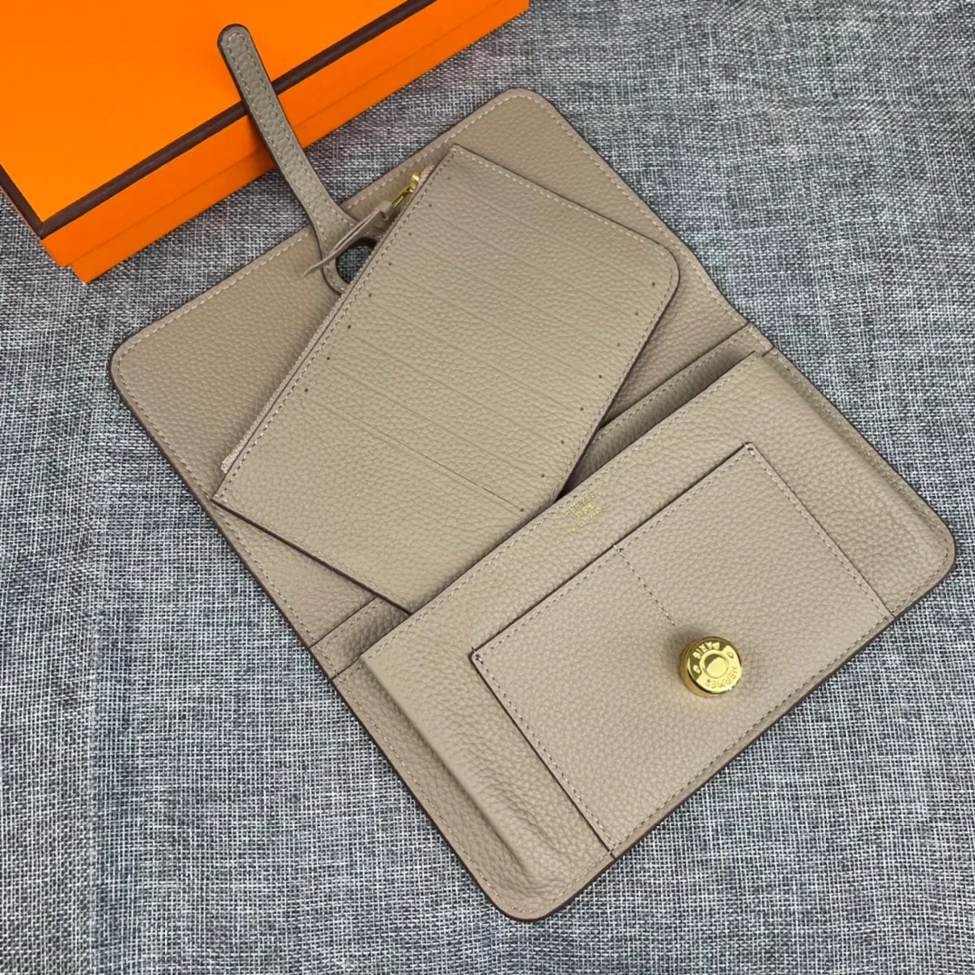 Original quality, p300💰 Hermès Dogon Duo detachable wallet Model: 533 gold buckle Made of Togo calfskin, with original OEM code inside💄 Exquisite workmanship, 8 card slots, 1 bill pocket, 2 extra pockets, a detachable coin purse and palladium-plated saddle nail lock Size: 20.1cm*12.5cm