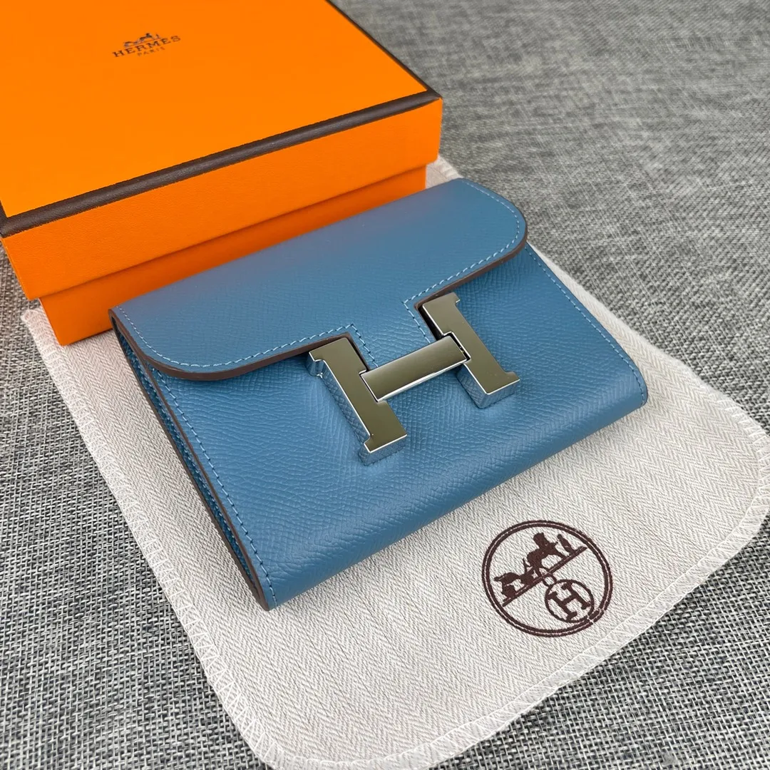 Hermes Constance p250💰 Model: 537 Palm pattern silver buckle Size: 13*11.8cm. Hermes🇫🇷Overseas🇫🇷Imported palm pattern cowhide, soft and comfortable to the touch. The original replica is matched with silver hardware, exquisite and elegant, and has the original OEM code inside. The oil edges are straight and smooth🎈There are two cash slots, a zipper pocket, and 3 card slots🚚