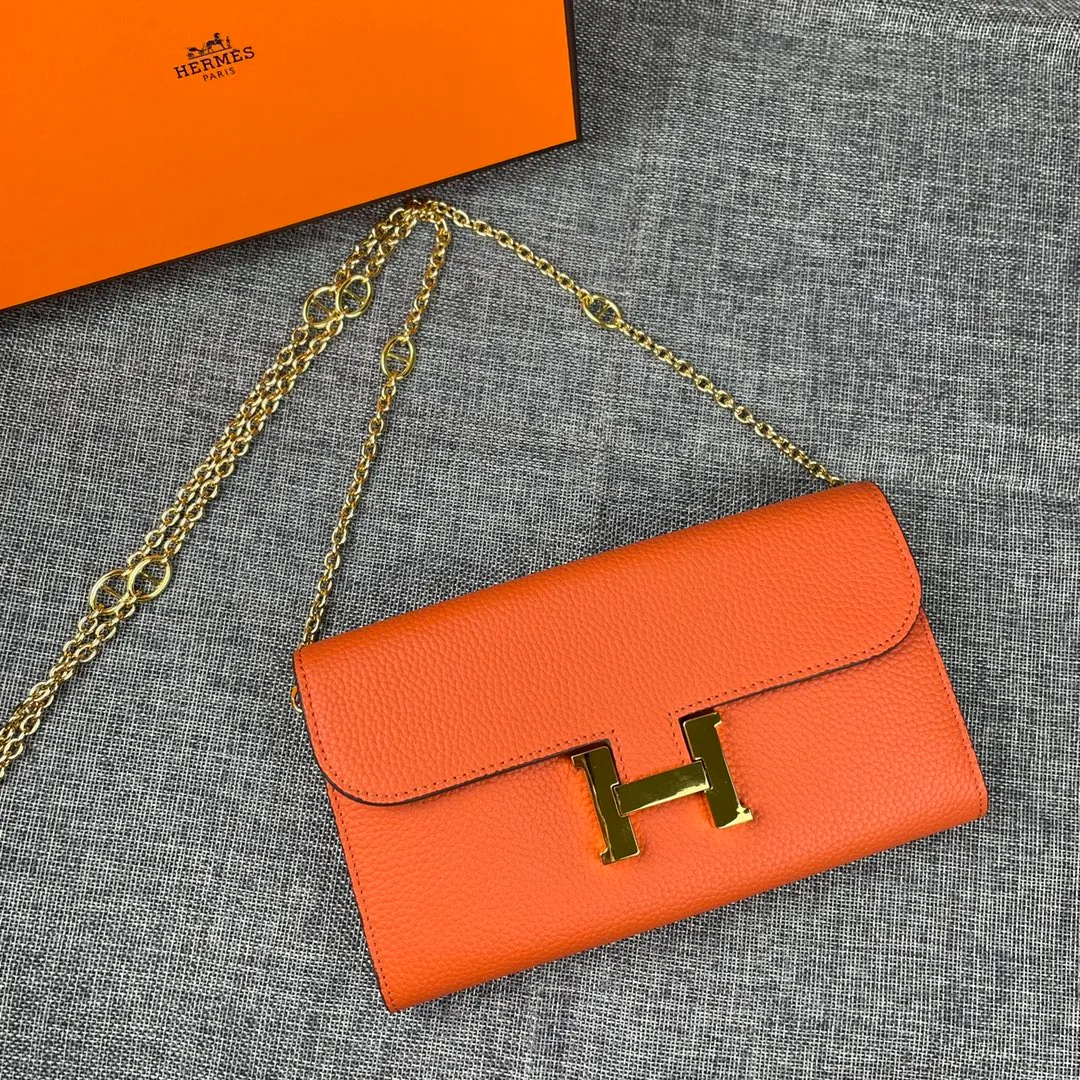 Hermes Constance p310💰 Hermes model: 9852 gold chain togo leather size: 22*11cm 🇫🇷Overseas🇫🇷Imported Togo cowhide, with original OEM code inside, soft and comfortable to the touch. The original replica is matched with silver hardware, exquisite and elegant, and the oil edge is straight and smooth🎈There are two large note slots, a zipper pocket, and 12 card slots🚚The gold chain is 120cm long