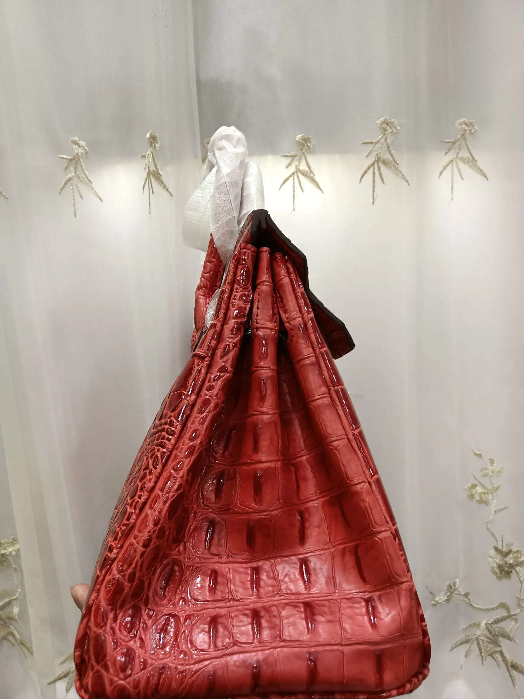 ❤️Hot model debut❤️Batch 💰880/420💋Hermes/Hermes💋Official classic production ✨Platinum crocodile bone✨Original quality coming👉Using imported crocodile bone pattern cowhide from the country of origin 👑 Equipped with pure 24k original hardware💎Size: large size 35*25*18cm/small size 30*22*16cm👛The workmanship is amazing👏👏The legendary slow work brings out the fine work💦Real picture taken💦