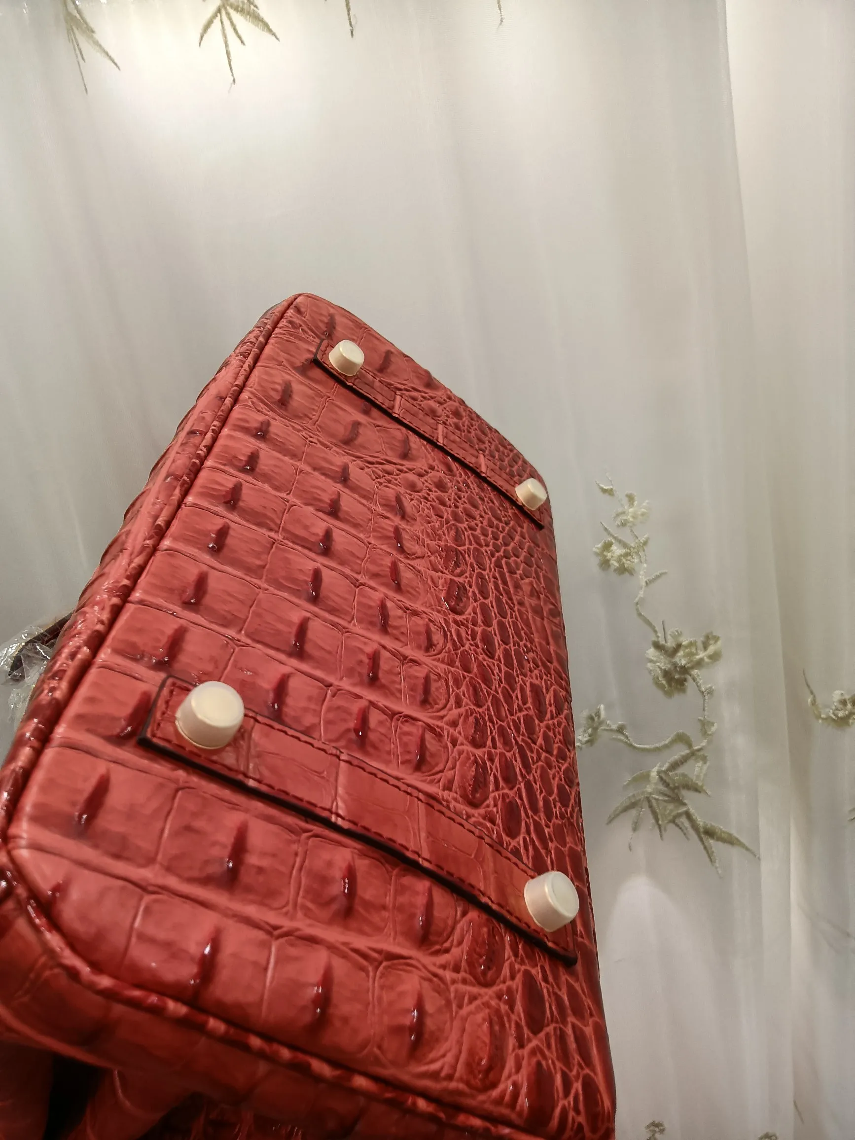 ❤️Hot model debut❤️Batch 💰880/420💋Hermes/Hermes💋Official classic production ✨Platinum crocodile bone✨Original quality coming👉Using imported crocodile bone pattern cowhide from the country of origin 👑 Equipped with pure 24k original hardware💎Size: large size 35*25*18cm/small size 30*22*16cm👛The workmanship is amazing👏👏The legendary slow work brings out the fine work💦Real picture taken💦