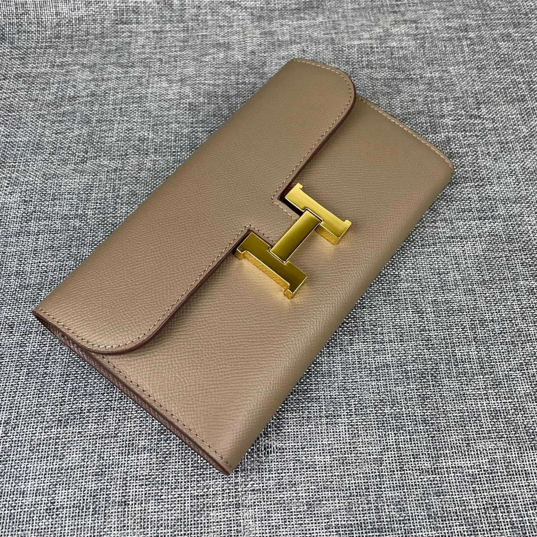 Hermes Constance Original Order p290💰 Model: 539 Palm Pattern Gold Buckle Size: 22*11cm Hermes🇫🇷Overseas🇫🇷Imported cowhide, soft and comfortable to the touch. Counter version, OEM code inside, original replica with gold hardware, exquisite and elegant, oil edge is straight and smooth🎈There are two large note slots, a zipper pocket, and 12 card slots🚚