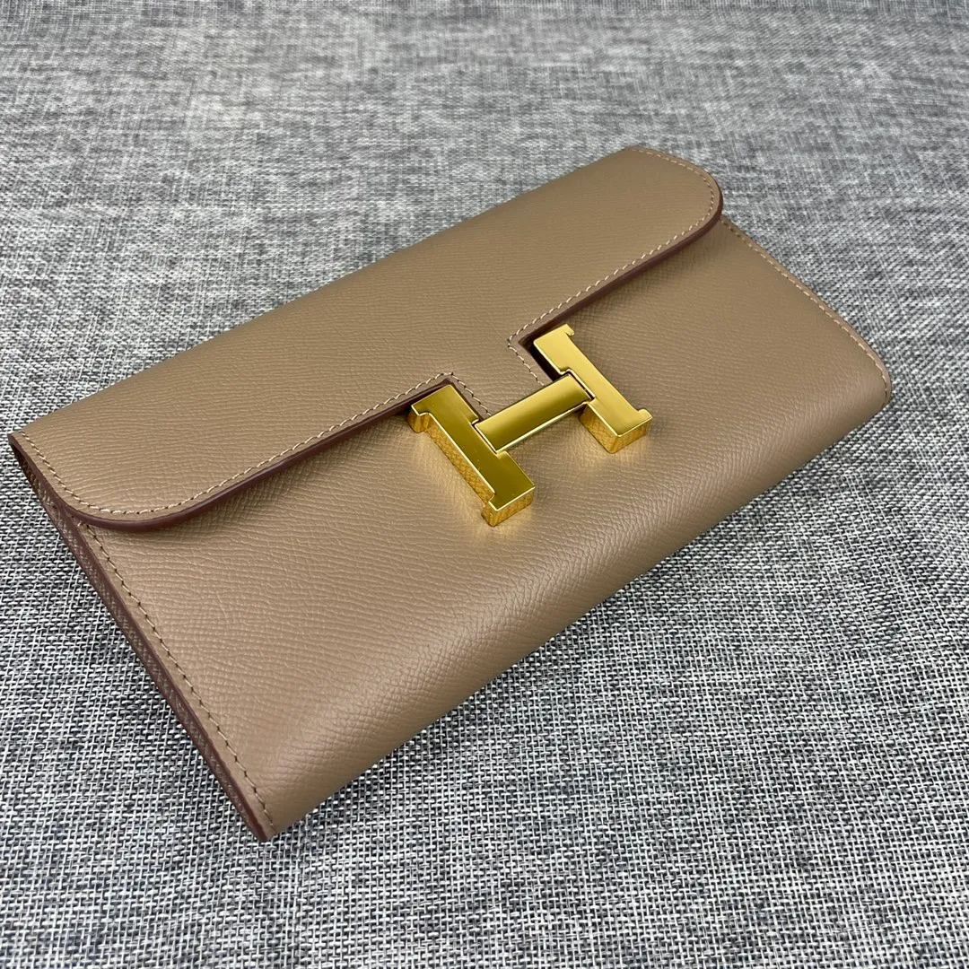 Hermes Constance Original Order p290💰 Model: 539 Palm Pattern Gold Buckle Size: 22*11cm Hermes🇫🇷Overseas🇫🇷Imported cowhide, soft and comfortable to the touch. Counter version, OEM code inside, original replica with gold hardware, exquisite and elegant, oil edge is straight and smooth🎈There are two large note slots, a zipper pocket, and 12 card slots🚚