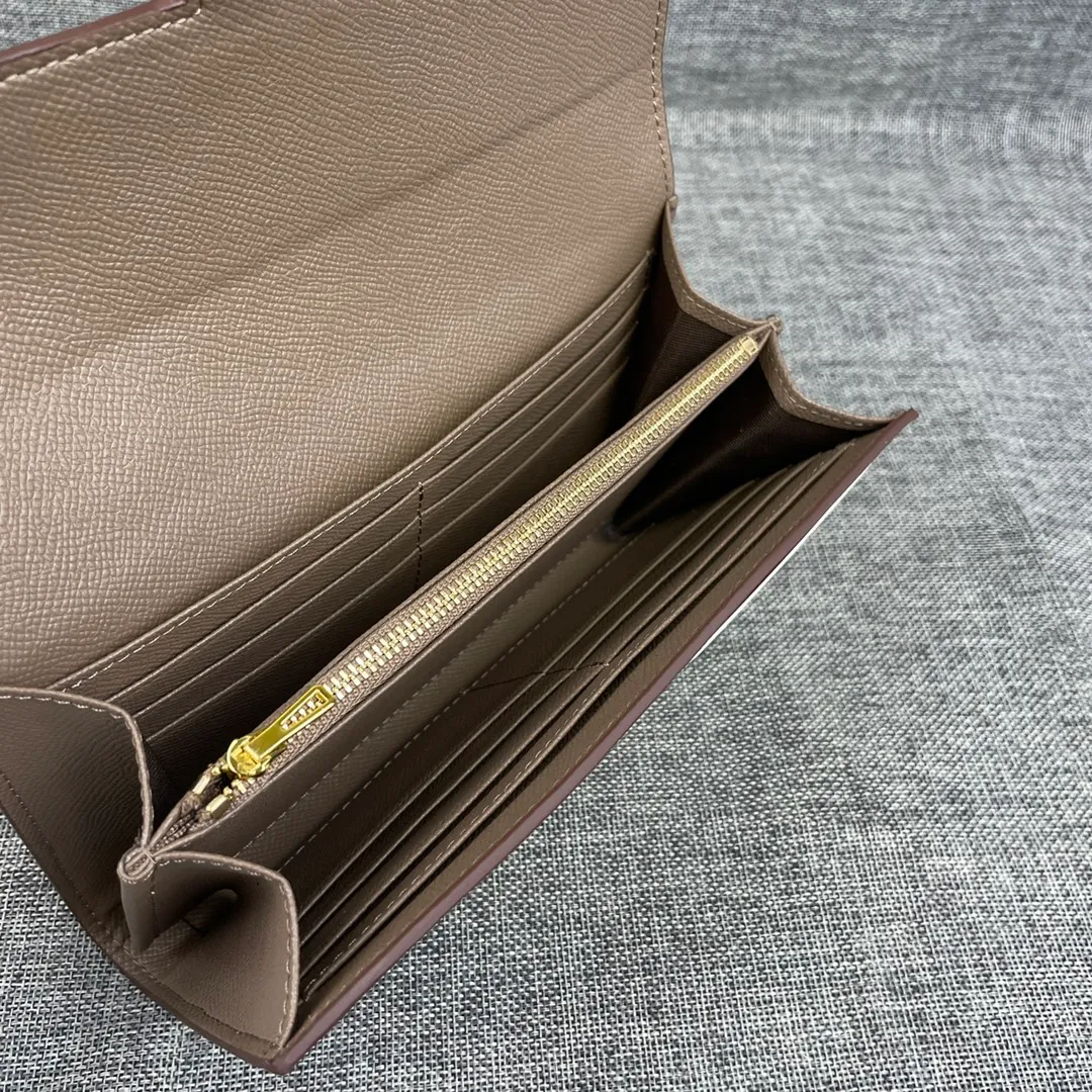 Hermes Constance Original Order p290💰 Model: 539 Palm Pattern Gold Buckle Size: 22*11cm Hermes🇫🇷Overseas🇫🇷Imported cowhide, soft and comfortable to the touch. Counter version, OEM code inside, original replica with gold hardware, exquisite and elegant, oil edge is straight and smooth🎈There are two large note slots, a zipper pocket, and 12 card slots🚚