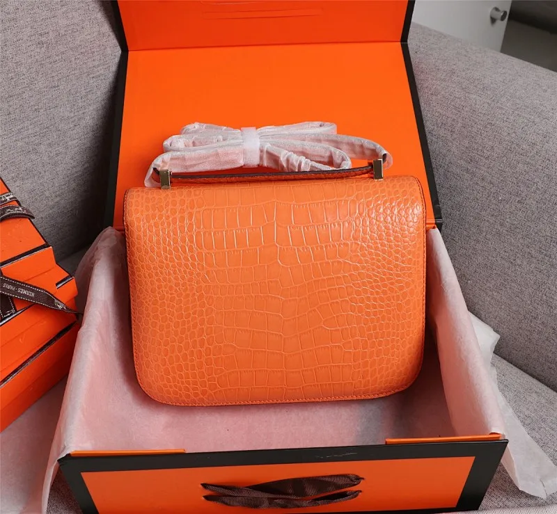 All Categories Official Website "Brand Women's Bags" Women's Bags 💙 Hermes Hermès Made in France - Constance stewardess bag ☣️Crocodile pattern pure steel plated hardware buckle Genuine leather source super good feel Accessories stainless steel laser logo perfect flip arc and three-dimensional sense High-end pure handmade customization 🔮Quality recommendation ‼ ️Size: 23-6-17