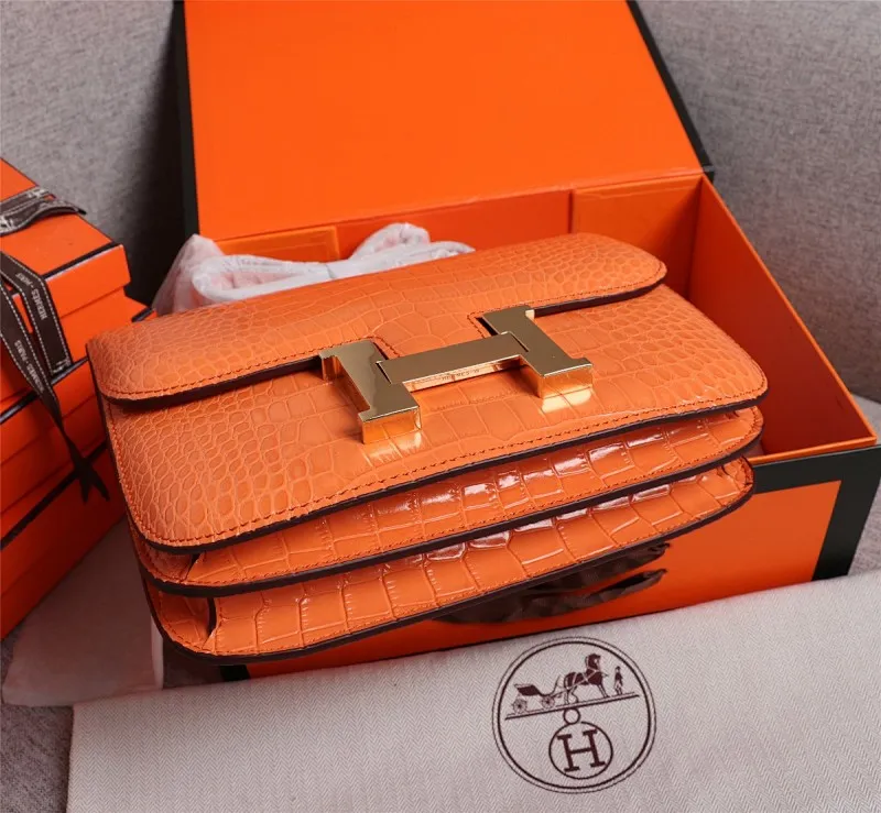 All Categories Official Website "Brand Women's Bags" Women's Bags 💙 Hermes Hermès Made in France - Constance stewardess bag ☣️Crocodile pattern pure steel plated hardware buckle Genuine leather source super good feel Accessories stainless steel laser logo perfect flip arc and three-dimensional sense High-end pure handmade customization 🔮Quality recommendation ‼ ️Size: 23-6-17