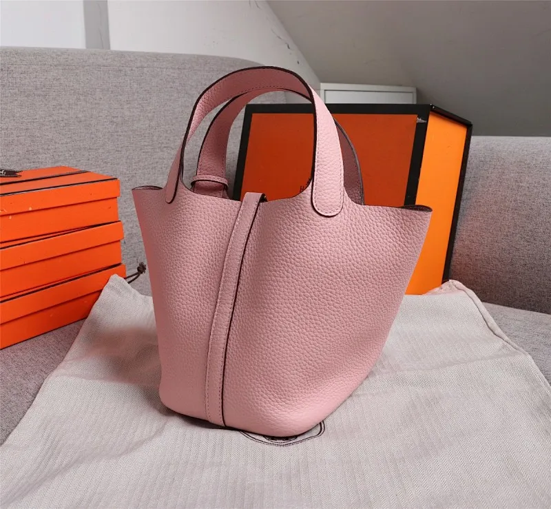 All Categories Official Website "Brand Women's Bags" Women's Bags 💙 Hermes Small Size 58002400 Large Size 58002600 We are all repeat customers. If you can only bring one bag when traveling, it must be the Hermès vegetable basket picotin... Reason: ️The bag shape is casual and elegant, and it can be easily matched with many clothes worn when traveling.