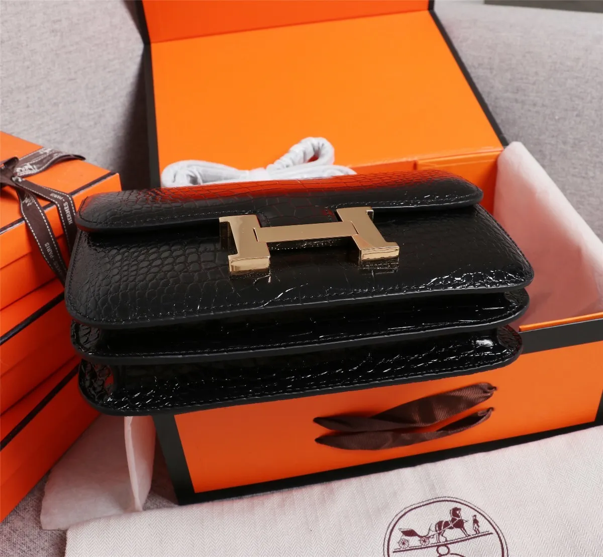 All Categories Official Website "Brand Women's Bags" Women's Bags 💙 Hermes Hermès Made in France - Constance stewardess bag ☣️Crocodile pattern pure steel plated hardware buckle Genuine leather source super good feel Accessories stainless steel laser logo perfect flip arc and three-dimensional sense High-end pure handmade customization 🔮Quality recommendation ‼ ️Size: 23-6-17