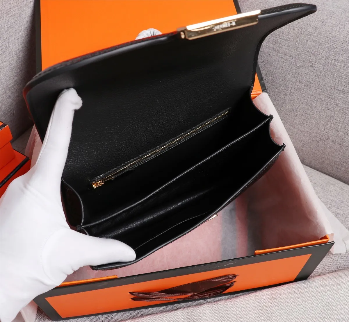 All Categories Official Website "Brand Women's Bags" Women's Bags 💙 Hermes Hermès Made in France - Constance stewardess bag ☣️Crocodile pattern pure steel plated hardware buckle Genuine leather source super good feel Accessories stainless steel laser logo perfect flip arc and three-dimensional sense High-end pure handmade customization 🔮Quality recommendation ‼ ️Size: 23-6-17