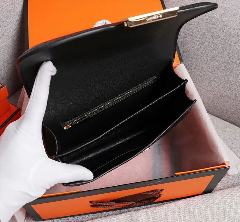 All Categories Official Website "Brand Women's Bags" Women's Bags 💙 Hermes Hermès Made in France - Constance stewardess bag ☣️Crocodile pattern pure steel plated hardware buckle Genuine leather source super good feel Accessories stainless steel laser logo perfect flip arc and three-dimensional sense High-end pure handmade customization 🔮Quality recommendation ‼ ️Size: 23-6-17