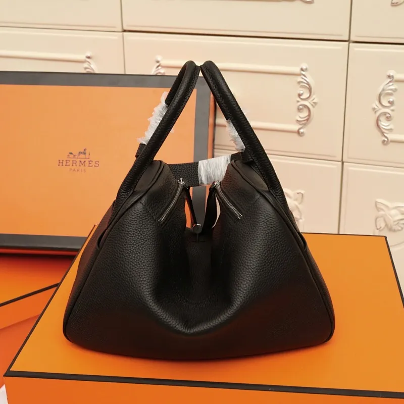 All categories Official website "Brand Women's Bags" Women's Bags 💙 Hermes 2022 official new Hermès lindy bag wholesale small size 58004000 large size 58004200 high quality size: small size 26CM large size 30CM