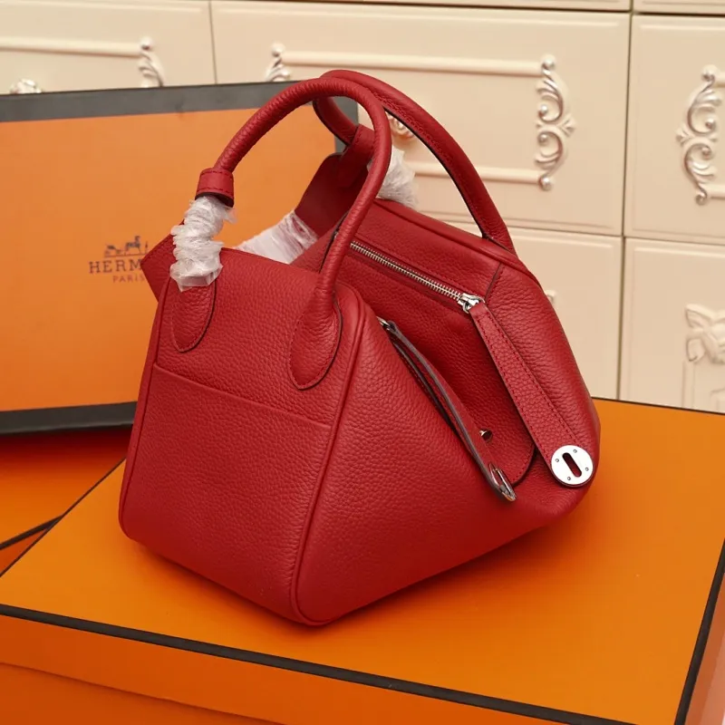 All categories Official website "Brand Women's Bags" Women's Bags 💙 Hermes 2022 official new Hermès lindy bag wholesale small size 58004000 large size 58004200 high quality size: small size 26CM large size 30CM