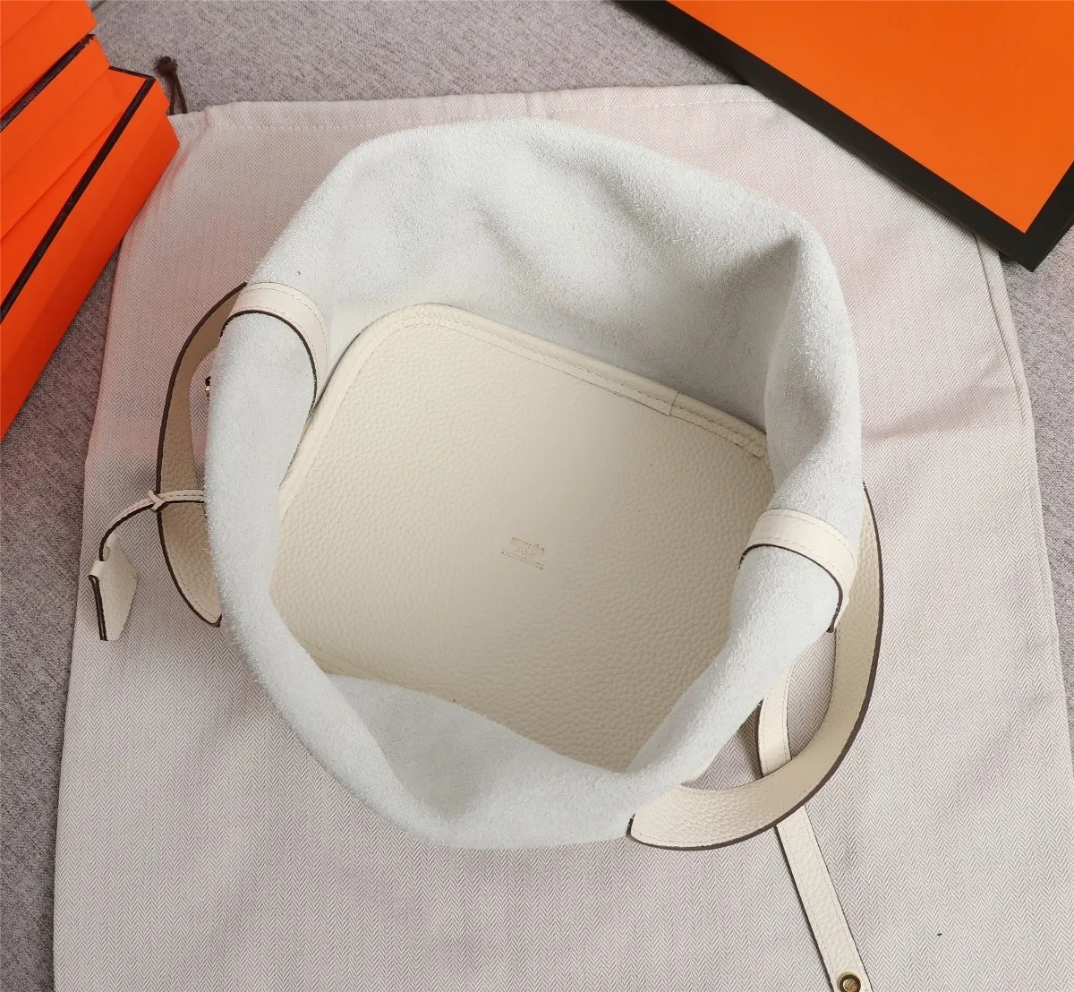 All Categories Official Website "Brand Women's Bags" Women's Bags 💙 Hermes Small Size 58002400 Large Size 58002600 We are all repeat customers. If you can only bring one bag when traveling, it must be the Hermès vegetable basket picotin... Reason: ️The bag shape is casual and elegant, and it can be easily matched with many clothes worn when traveling.