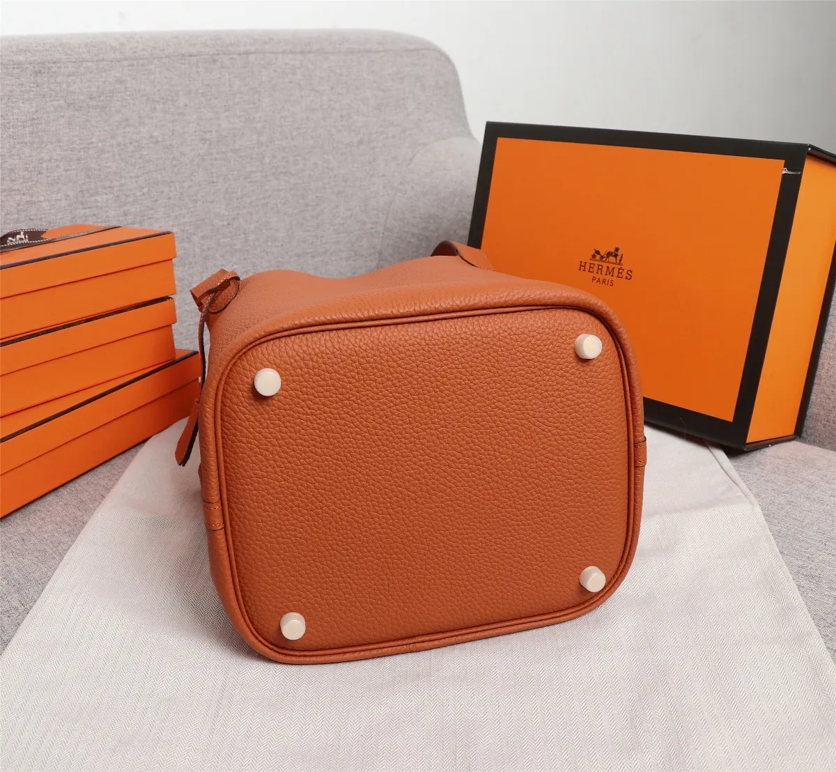 All Categories Official Website "Brand Women's Bags" Women's Bags 💙 Hermes 2022 Official New Hermès Vegetable Basket Women's Hand Crossbody Two-Purpose Bag Wholesale Large Size 58002300 Small Size 58002200 High Quality Size: Large Size 22CM Small Size 18CM
