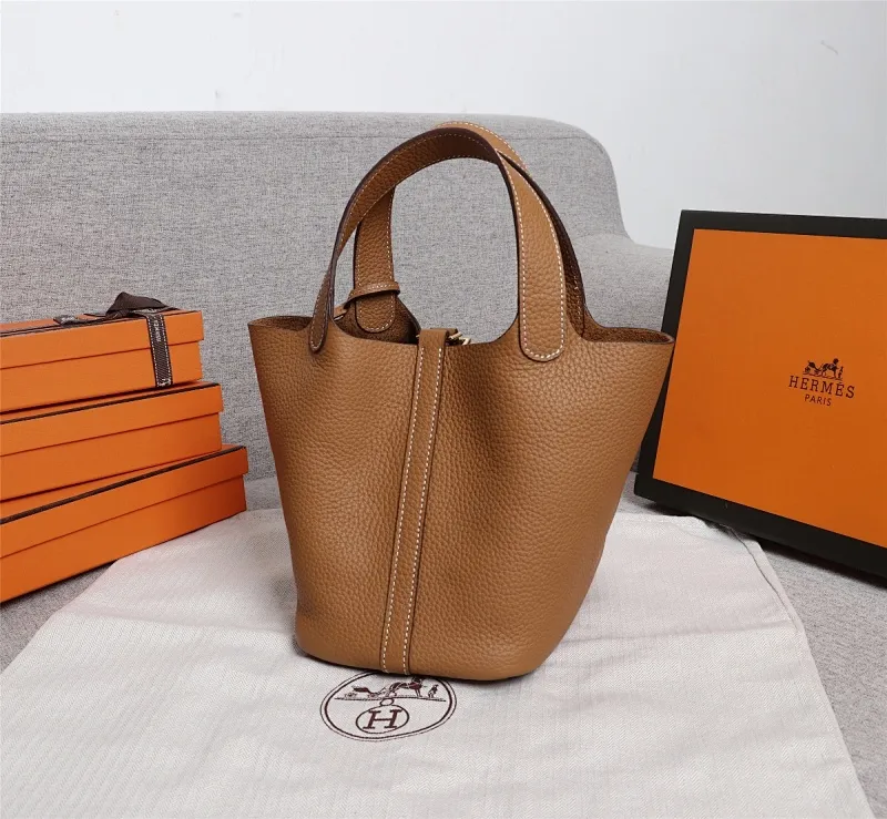 All Categories Official Website "Brand Women's Bags" Women's Bags 💙 Hermes 2022 Official New Hermès Vegetable Basket Women's Hand Crossbody Two-Purpose Bag Wholesale Large Size 58002300 Small Size 58002200 High Quality Size: Large Size 22CM Small Size 18CM