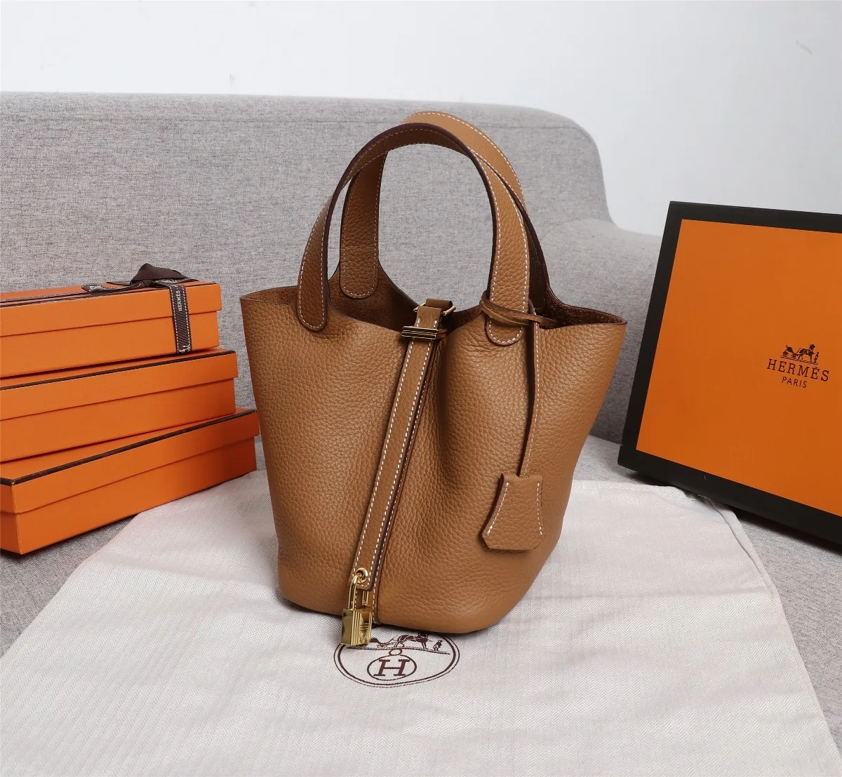All Categories Official Website "Brand Women's Bags" Women's Bags 💙 Hermes 2022 Official New Hermès Vegetable Basket Women's Hand Crossbody Two-Purpose Bag Wholesale Large Size 58002300 Small Size 58002200 High Quality Size: Large Size 22CM Small Size 18CM