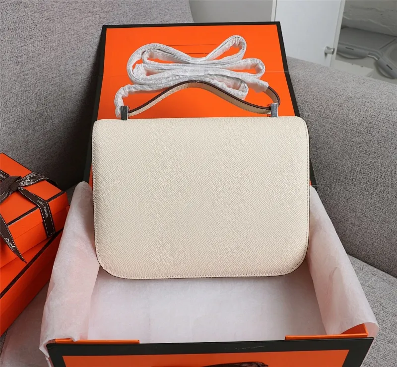 All categories Official website "Brand Women's Bags" Women's Bags 💙 Hermes 2022 Official New Hermès Women's Crossbody Bag Wholesale Genuine Epsom leather Pure steel silver-plated buckle Large size 58002500 Small size 58002300 High quality Size: Large size 22-6-17CM Small size 19-5-14.5CM