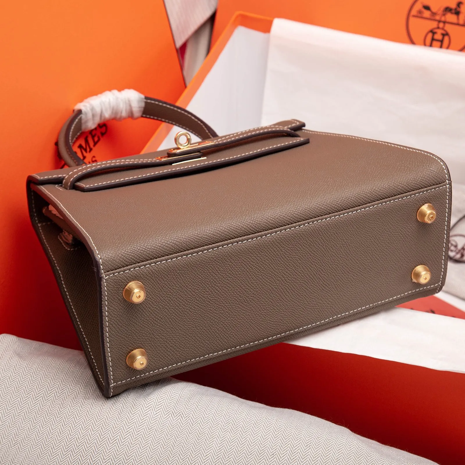 All Categories Official Website "Brand Women's Bags" Women's Bags 💙 Hermes 2022 Official New Hermès Women's Hand-Crossbody Two-Purpose Bag Wholesale Cowhide Palm Print Large Size 58002500 Small Size 58002300 High Quality Size: Large Size 28-22-10CM Small Size 25-17-7CM