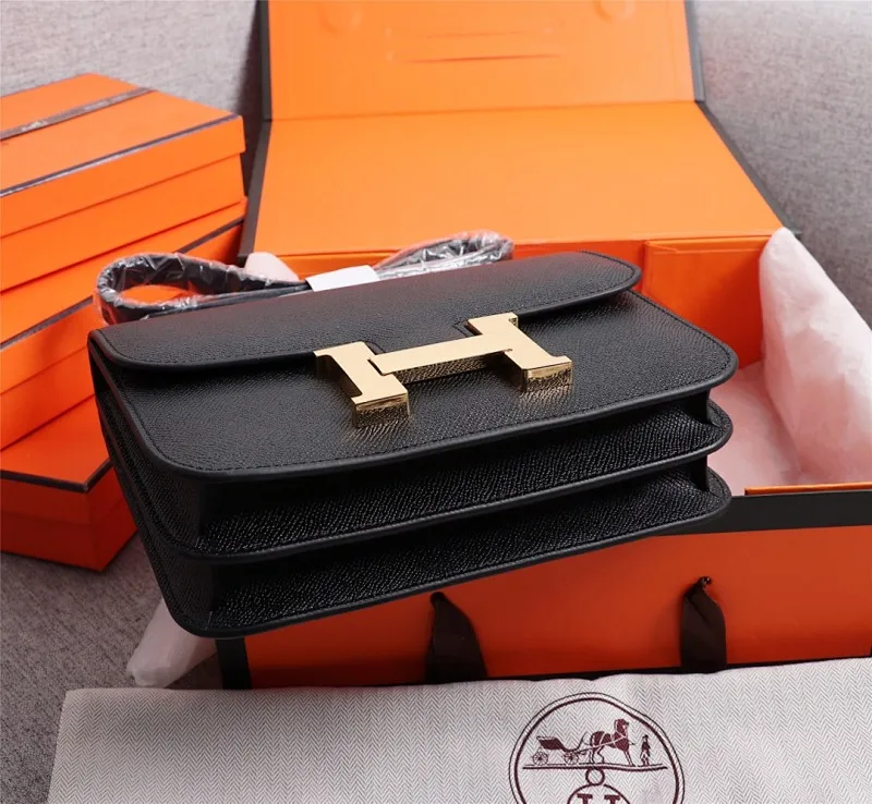 All categories Official website "Brand Women's Bags" Women's bags 💙 Hermes Hermès Made in France Large size 58002800 Small size 58002600 constance stewardess bag ☣️Genuine epsom leather pure steel silver-plated buckle Genuine leather source super good feel Accessories stainless steel laser logo perfect flip arc and three-dimensionality