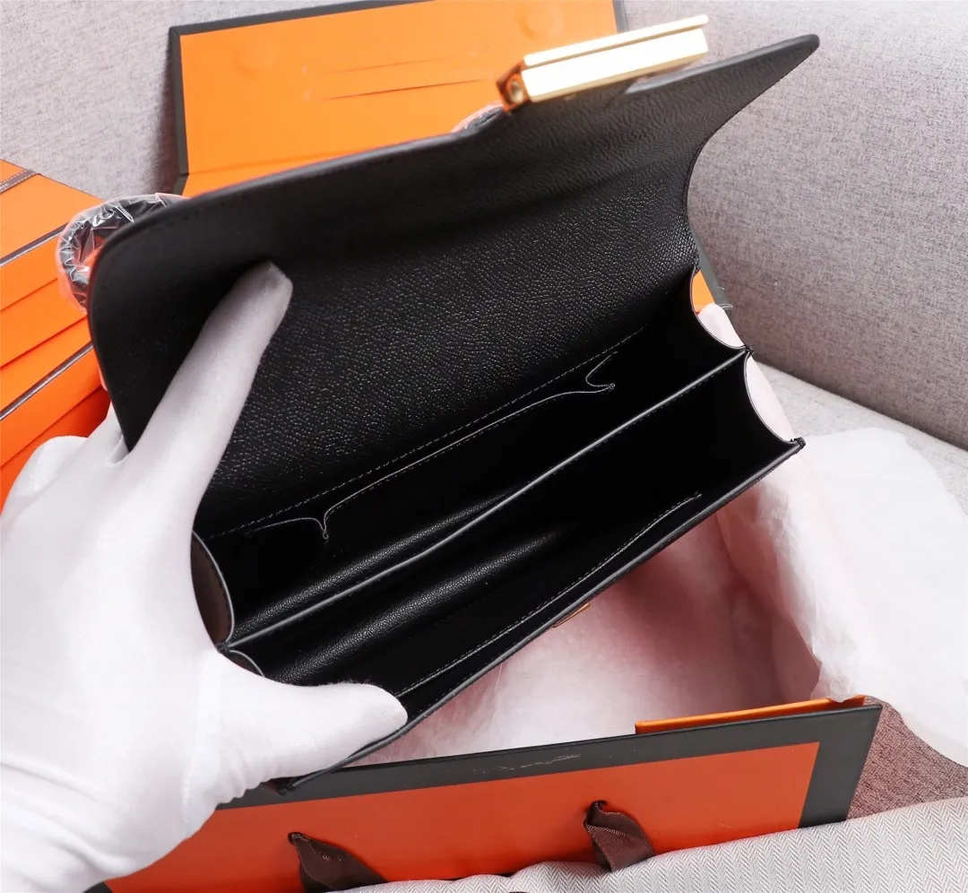 All categories Official website "Brand Women's Bags" Women's bags 💙 Hermes Hermès Made in France Large size 58002800 Small size 58002600 constance stewardess bag ☣️Genuine epsom leather pure steel silver-plated buckle Genuine leather source super good feel Accessories stainless steel laser logo perfect flip arc and three-dimensionality