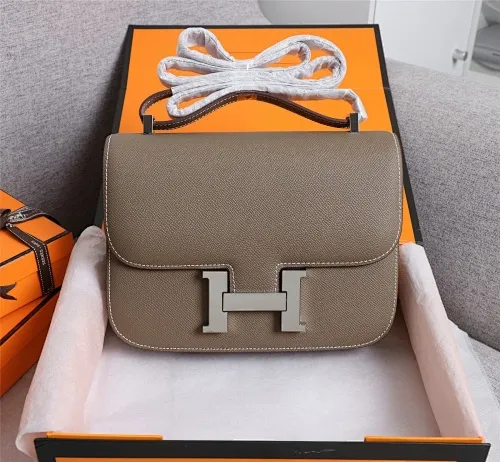 All categories Official website "Brand Women's Bags" Women's Bags 💙 Hermes 2022 Official New Hermès Women's Crossbody Bag Wholesale Genuine Epsom leather Pure steel silver-plated buckle Large size 58002500 Small size 58002300 High quality Size: Large size 22-6-17CM Small size 19-5-14.5CM