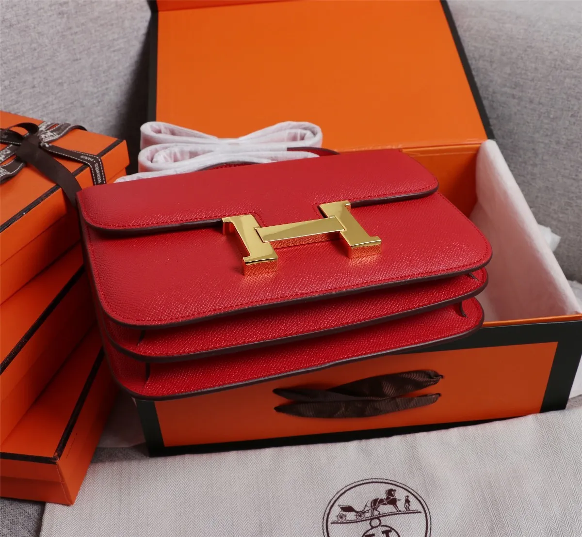 All categories Official website "Brand Women's Bags" Women's bags 💙 Hermes Hermès Made in France Large size 58002800 Small size 58002600 constance stewardess bag ☣️Genuine epsom leather pure steel silver-plated buckle Genuine leather source super good feel Accessories stainless steel laser logo perfect flip arc and three-dimensionality
