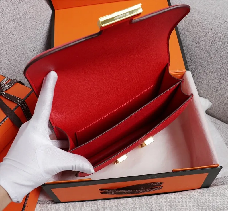 All categories Official website "Brand Women's Bags" Women's bags 💙 Hermes Hermès Made in France Large size 58002800 Small size 58002600 constance stewardess bag ☣️Genuine epsom leather pure steel silver-plated buckle Genuine leather source super good feel Accessories stainless steel laser logo perfect flip arc and three-dimensionality