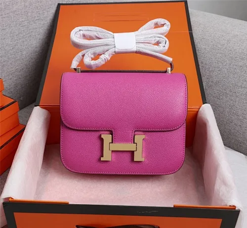 All categories Official website "Brand Women's Bags" Women's Bags 💙 Hermes 2022 Official New Hermès Women's Crossbody Bag Wholesale Genuine Epsom leather Pure steel silver-plated buckle Large size 58002500 Small size 58002300 High quality Size: Large size 22-6-17CM Small size 19-5-14.5CM