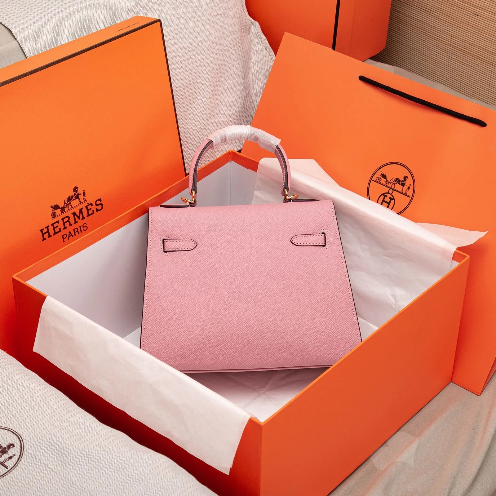 All Categories Official Website "Brand Women's Bags" Women's Bags 💙 Hermes 2022 Official New Hermès Women's Hand-Crossbody Two-Purpose Bag Wholesale Cowhide Palm Print Large Size 58002500 Small Size 58002300 High Quality Size: Large Size 28-22-10CM Small Size 25-17-7CM