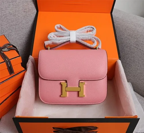 All categories Official website "Brand Women's Bags" Women's Bags 💙 Hermes 2022 Official New Hermès Women's Crossbody Bag Wholesale Genuine Epsom leather Pure steel silver-plated buckle Large size 58002500 Small size 58002300 High quality Size: Large size 22-6-17CM Small size 19-5-14.5CM