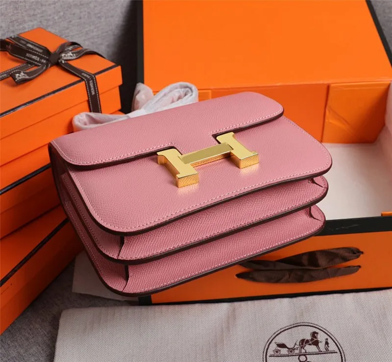 All categories Official website "Brand Women's Bags" Women's Bags 💙 Hermes 2022 Official New Hermès Women's Crossbody Bag Wholesale Genuine Epsom leather Pure steel silver-plated buckle Large size 58002500 Small size 58002300 High quality Size: Large size 22-6-17CM Small size 19-5-14.5CM