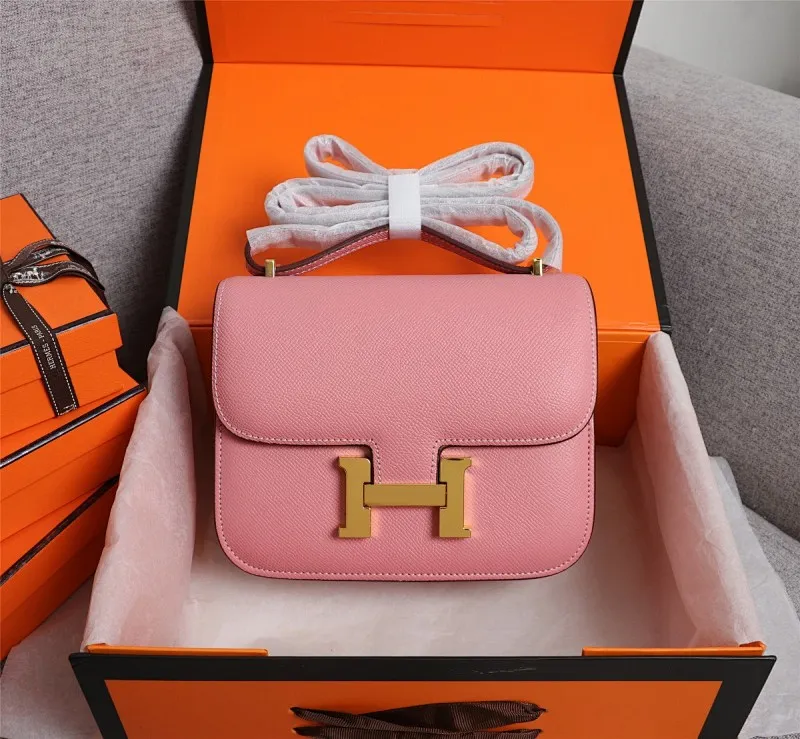 All categories Official website "Brand Women's Bags" Women's Bags 💙 Hermes 2022 Official New Hermès Women's Crossbody Bag Wholesale Genuine Epsom leather Pure steel silver-plated buckle Large size 58002500 Small size 58002300 High quality Size: Large size 22-6-17CM Small size 19-5-14.5CM