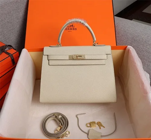 All Categories Official Website "Brand Women's Bags" Women's Bags 💙 Hermes 2022 official new Hermes women's hand-carrying cross-body dual-use bag wholesale cowhide palm print customization Large size 58002500 Medium size 58002300 Small size 58002300 High quality Size: Large size 28-22-10CM Medium size 25-17