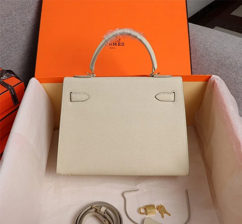 All Categories Official Website "Brand Women's Bags" Women's Bags 💙 Hermes 2022 official new Hermes women's hand-carrying cross-body dual-use bag wholesale cowhide palm print customization Large size 58002500 Medium size 58002300 Small size 58002300 High quality Size: Large size 28-22-10CM Medium size 25-17