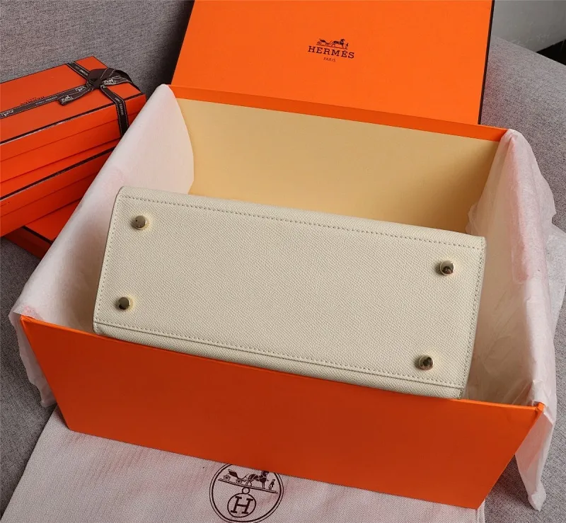 All Categories Official Website "Brand Women's Bags" Women's Bags 💙 Hermes 2022 official new Hermes women's hand-carrying cross-body dual-use bag wholesale cowhide palm print customization Large size 58002500 Medium size 58002300 Small size 58002300 High quality Size: Large size 28-22-10CM Medium size 25-17