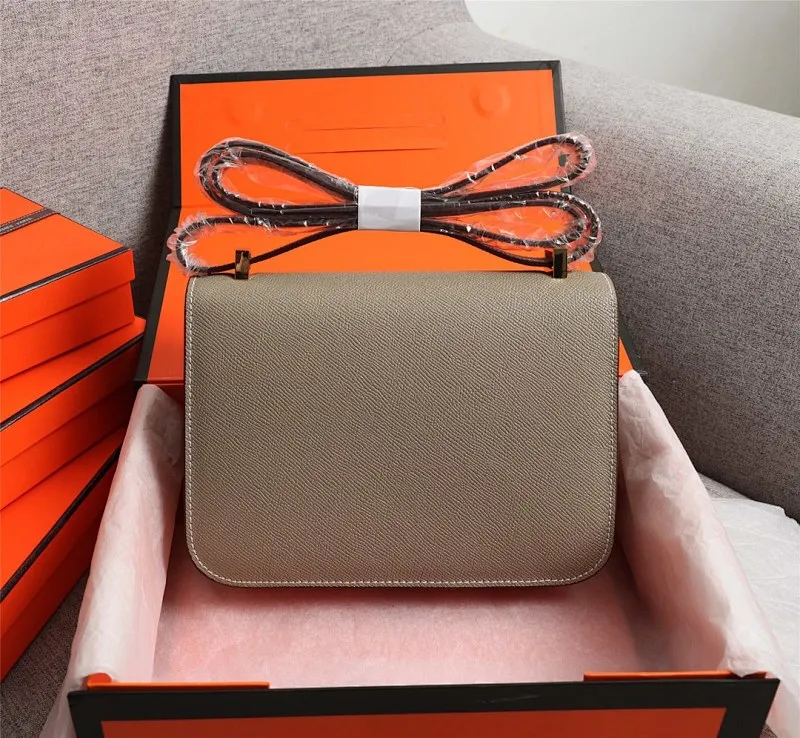 All categories Official website "Brand Women's Bags" Women's bags 💙 Hermes Hermès Made in France Large size 58002800 Small size 58002600 constance stewardess bag ☣️Genuine epsom leather pure steel silver-plated buckle Genuine leather source super good feel Accessories stainless steel laser logo perfect flip arc and three-dimensionality