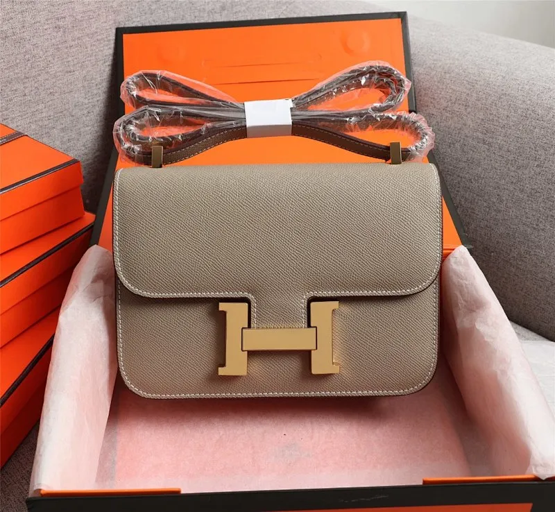 All categories Official website "Brand Women's Bags" Women's bags 💙 Hermes Hermès Made in France Large size 58002800 Small size 58002600 constance stewardess bag ☣️Genuine epsom leather pure steel silver-plated buckle Genuine leather source super good feel Accessories stainless steel laser logo perfect flip arc and three-dimensionality