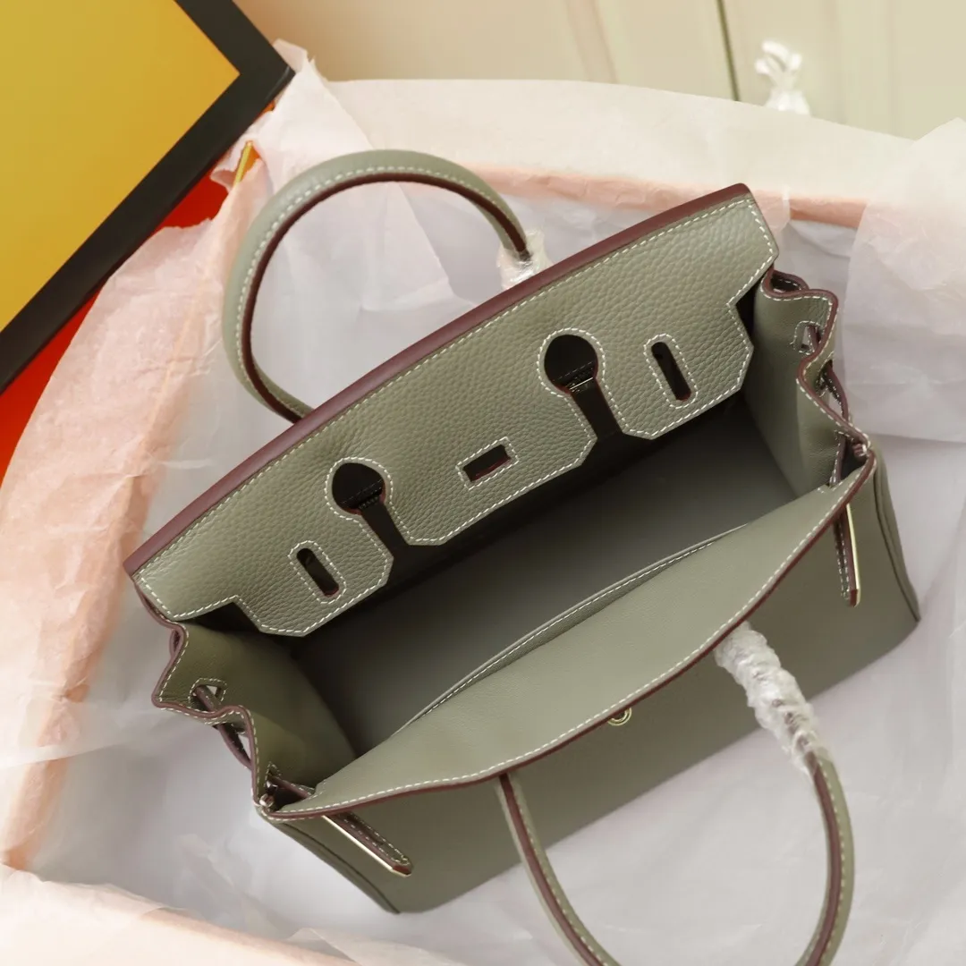 All Categories Official Website "Brand Women's Bags" Women's Bags 💙 Hermes 2022 official new Hermes women's hand-carrying and cross-body dual-use bags wholesale Imported first-layer calfskin Small size 58003800 Large size 58003900 High quality Size: Small 30CM Large 35CM