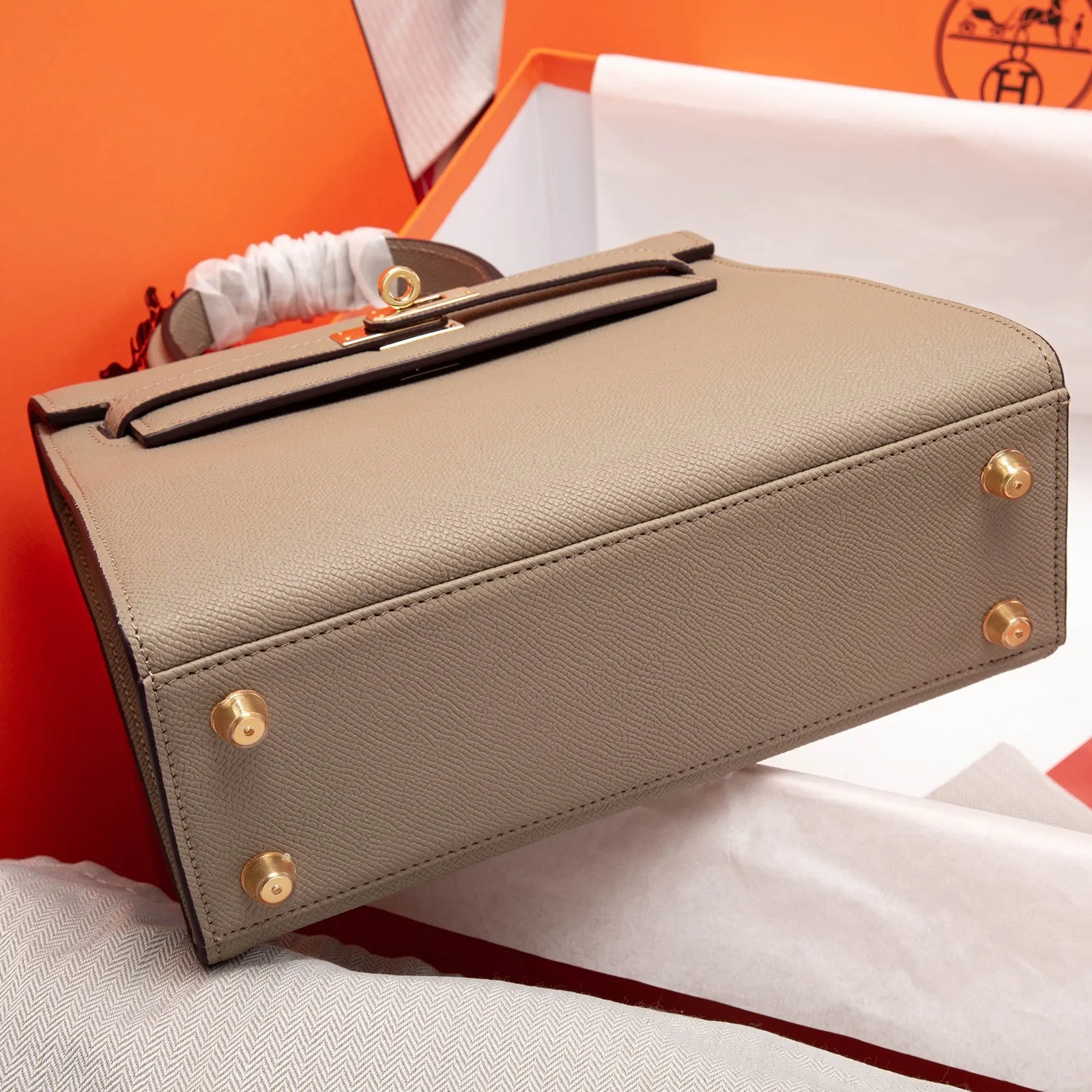 All Categories Official Website "Brand Women's Bags" Women's Bags 💙 Hermes 2022 Official New Hermès Women's Hand-Crossbody Two-Purpose Bag Wholesale Cowhide Palm Print Large Size 58002500 Small Size 58002300 High Quality Size: Large Size 28-22-10CM Small Size 25-17-7CM