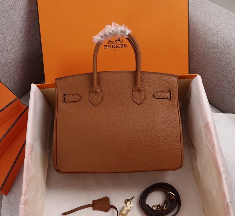 All categories Official website "Brand Women's Bags" Women's Bags 💙 Hermes 2022 Official New Hermès Platinum First Layer Lychee Pattern Handbag Original Calfskin Outside and Sheepskin Goat Pattern Wholesale Small Size 58002800 Medium Size 58003000 Large Size 58003200 High Quality Size: Small 25CM Medium 30C