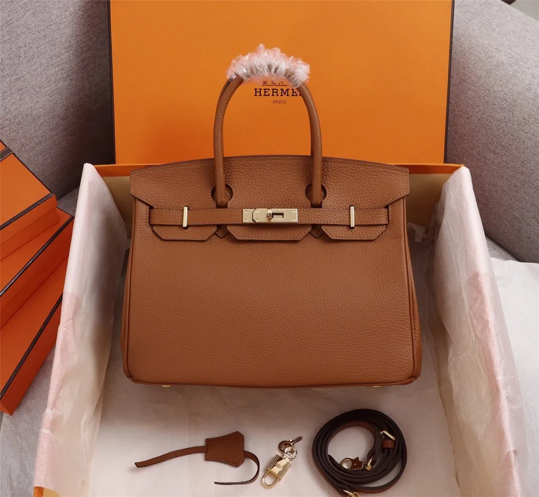 All categories Official website "Brand Women's Bags" Women's Bags 💙 Hermes 2022 Official New Hermès Platinum First Layer Lychee Pattern Handbag Original Calfskin Outside and Sheepskin Goat Pattern Wholesale Small Size 58002800 Medium Size 58003000 Large Size 58003200 High Quality Size: Small 25CM Medium 30C