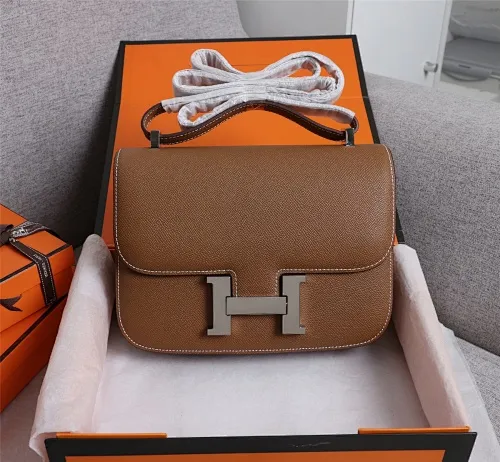 All categories Official website "Brand Women's Bags" Women's Bags 💙 Hermes 2022 Official New Hermès Women's Crossbody Bag Wholesale Genuine Epsom leather Pure steel silver-plated buckle Large size 58002500 Small size 58002300 High quality Size: Large size 22-6-17CM Small size 19-5-14.5CM