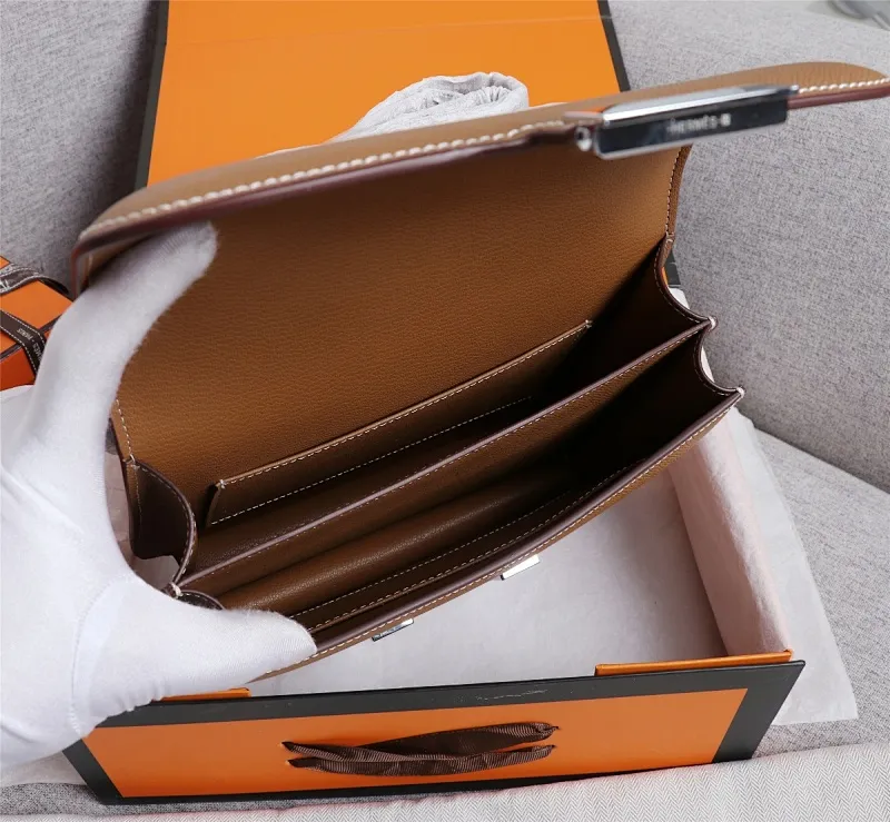 All categories Official website "Brand Women's Bags" Women's Bags 💙 Hermes 2022 Official New Hermès Women's Crossbody Bag Wholesale Genuine Epsom leather Pure steel silver-plated buckle Large size 58002500 Small size 58002300 High quality Size: Large size 22-6-17CM Small size 19-5-14.5CM