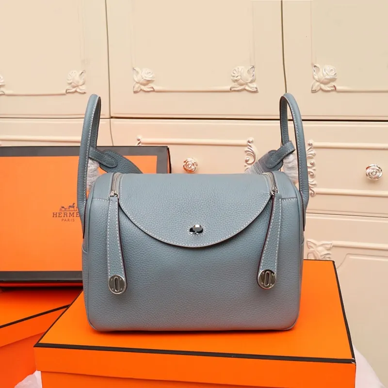 All categories Official website "Brand Women's Bags" Women's Bags 💙 Hermes 2022 official new Hermès lindy bag wholesale small size 58004000 large size 58004200 high quality size: small size 26CM large size 30CM