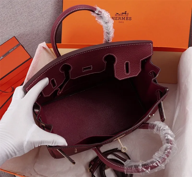 All Categories Official Website "Brand Women's Bags" Women's Bags 💙 Hermes (exclusive factory code, goat pattern inside) Hermès Hermès platinum first layer with lychee pattern, not common in the market, inside zipper puller, copper lock with logo, 25cm 58002800 30cm 58003000 35cm 58003200 五